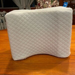 NWOT Luna memory foam orthopedic knee pillow with removable washable cover